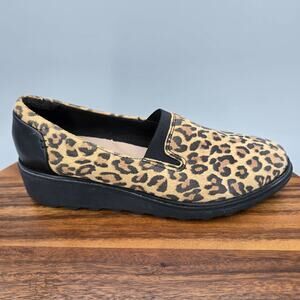 Clarks Shoes Womens 9.5 M Leopard Print Sharon Slip On Platform Comfort Loafers